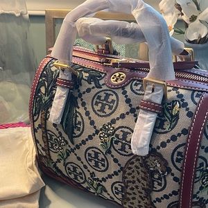 NWT Tory Burch T Mono Jacquard Embroidered Barrel Bag
*Dust bag Style 83976